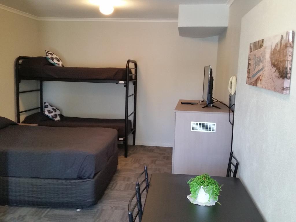 Mandurah Foreshore Motel Экстерьер фото